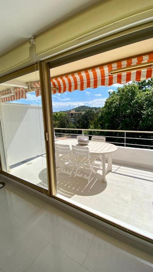 Апартаменты Charming Studio With Pool In Saint Tropez Экстерьер фото
